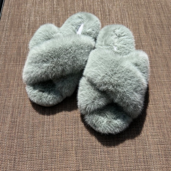 Kooba Memory Foam Faux Fur Spa Slippers US S (5-6) - Picture 6 of 6